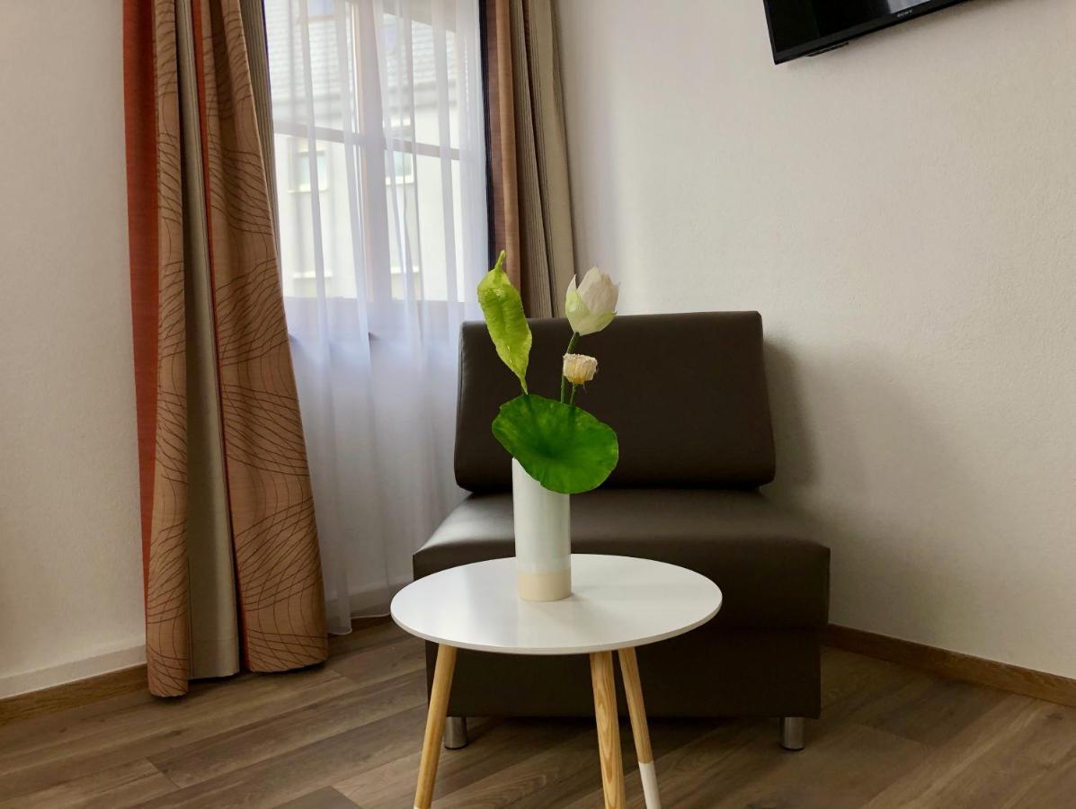 A Lotus Hotel Böblingen Dış mekan fotoğraf